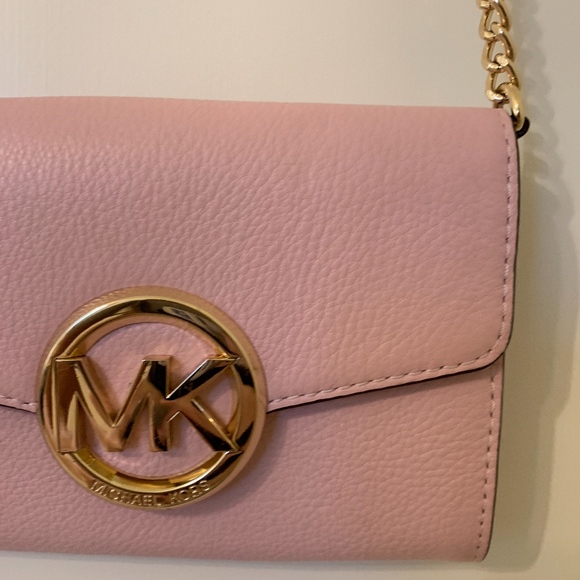 Michael Kors Light Pink w/ Gold Hardware Crossbody - Picture 3 of 4